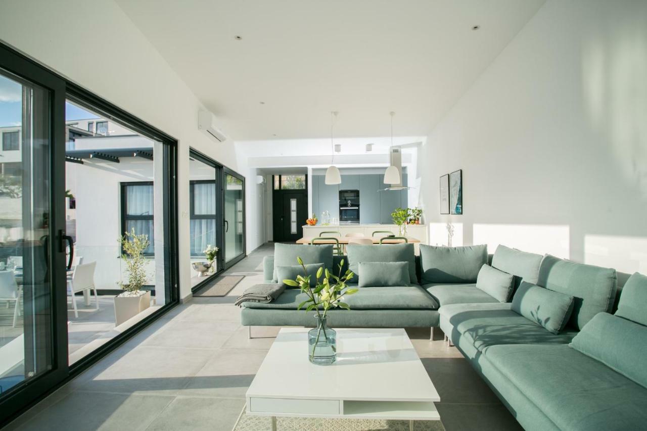 Holiday Home Olive Exclusive - 8 People, Heated Pool, Okrug Gornji, Sea View 트로기르 외부 사진