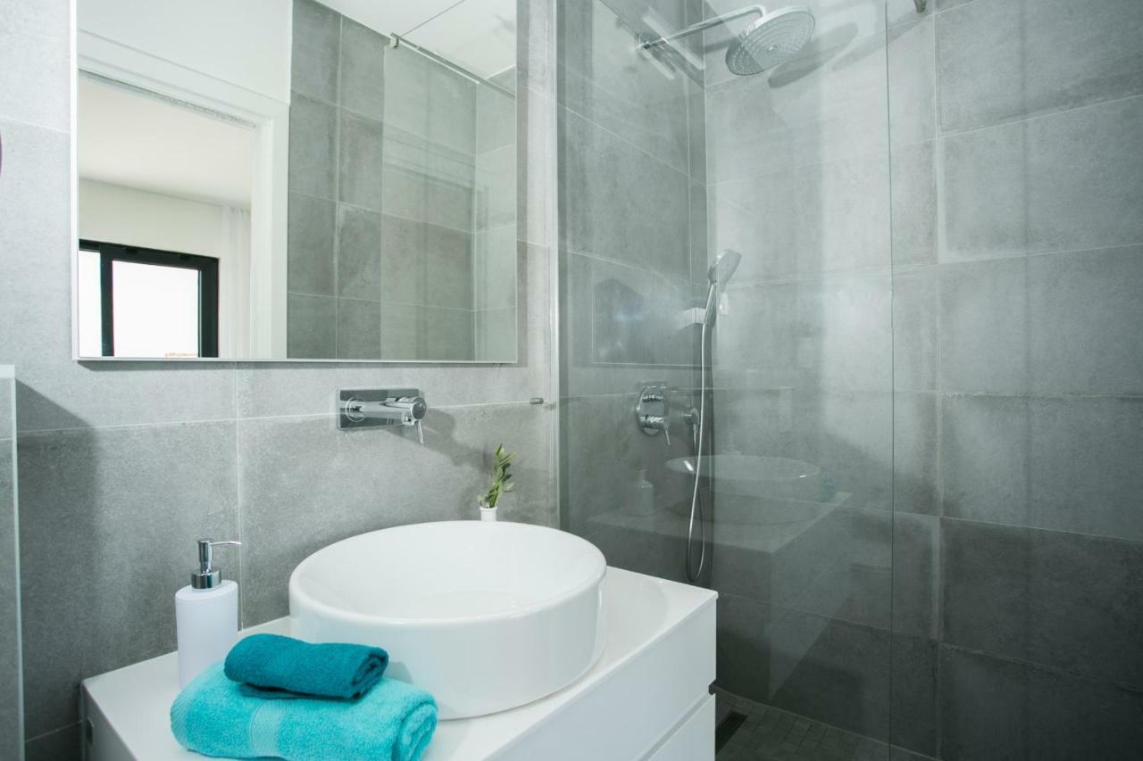 Holiday Home Olive Exclusive - 8 People, Heated Pool, Okrug Gornji, Sea View 트로기르 외부 사진