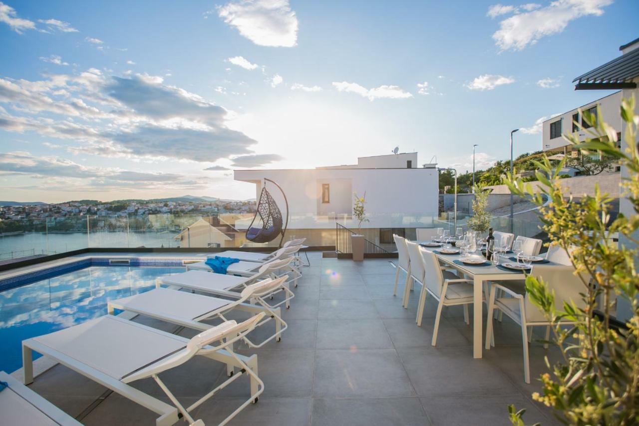 Holiday Home Olive Exclusive - 8 People, Heated Pool, Okrug Gornji, Sea View 트로기르 외부 사진