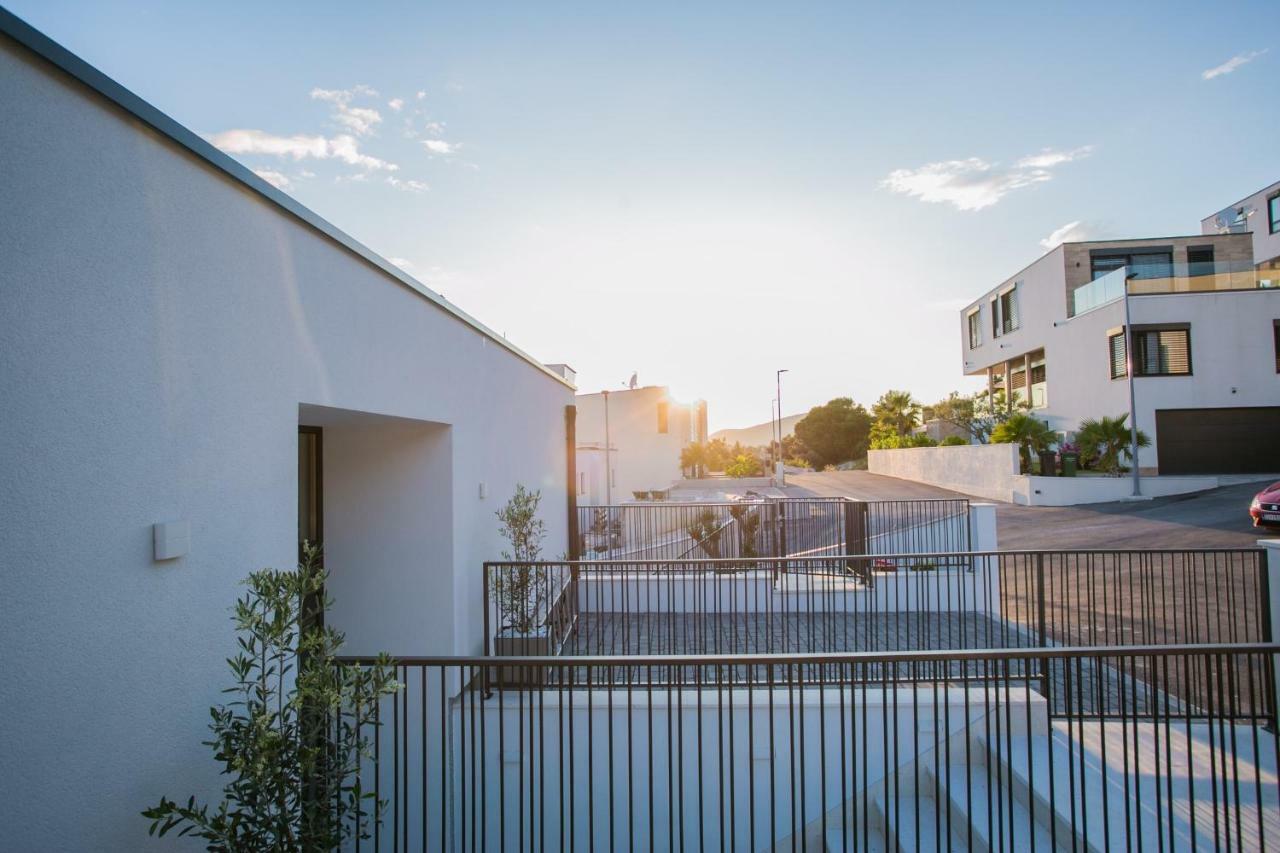 Holiday Home Olive Exclusive - 8 People, Heated Pool, Okrug Gornji, Sea View 트로기르 외부 사진