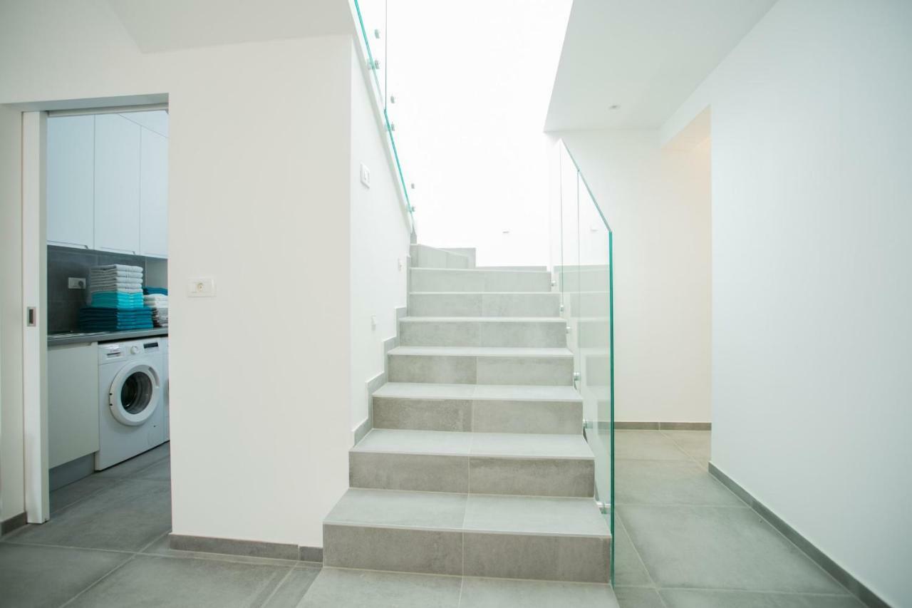 Holiday Home Olive Exclusive - 8 People, Heated Pool, Okrug Gornji, Sea View 트로기르 외부 사진
